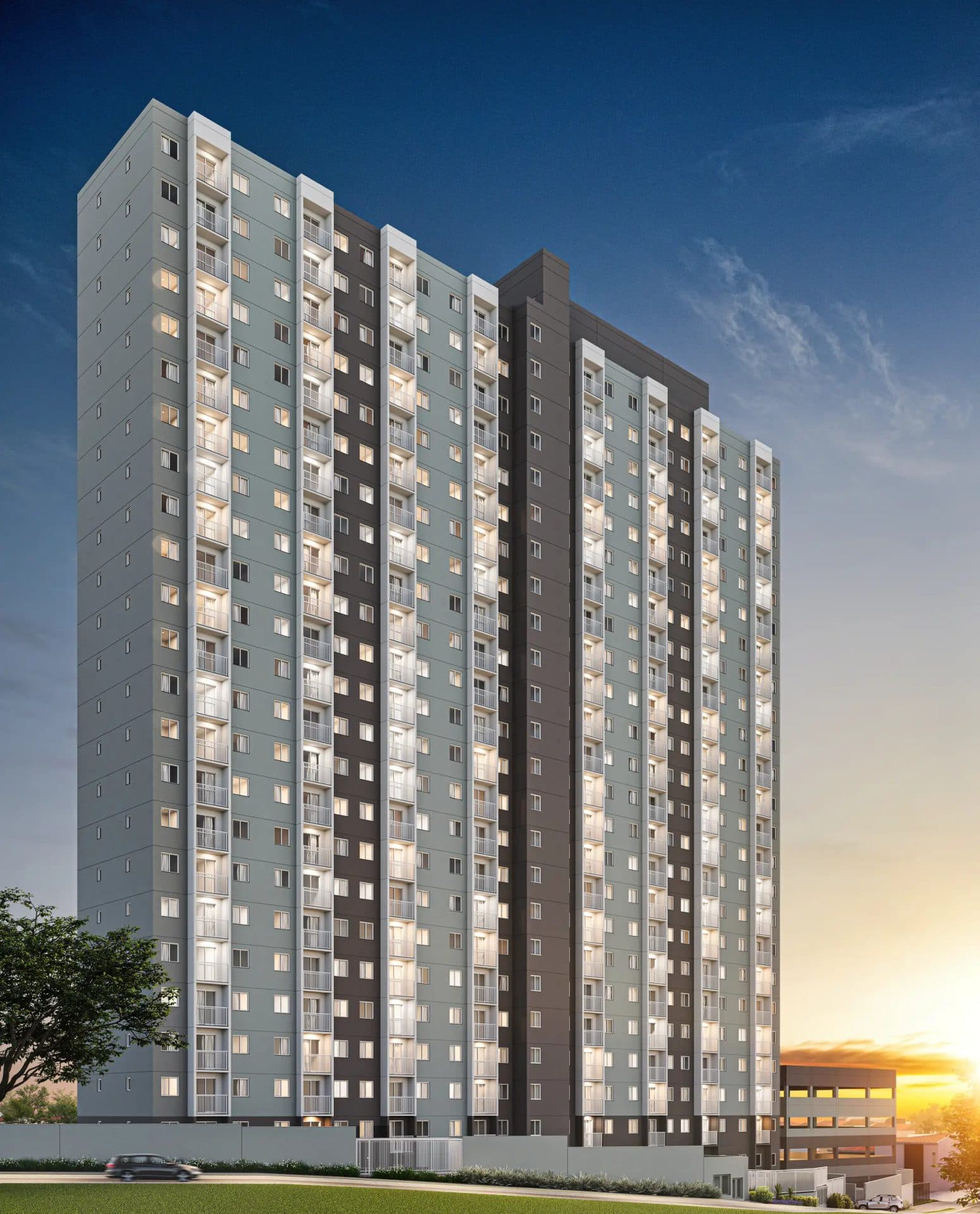 Vista externa de edifício residencial alto com varandas e iluminação noturna.